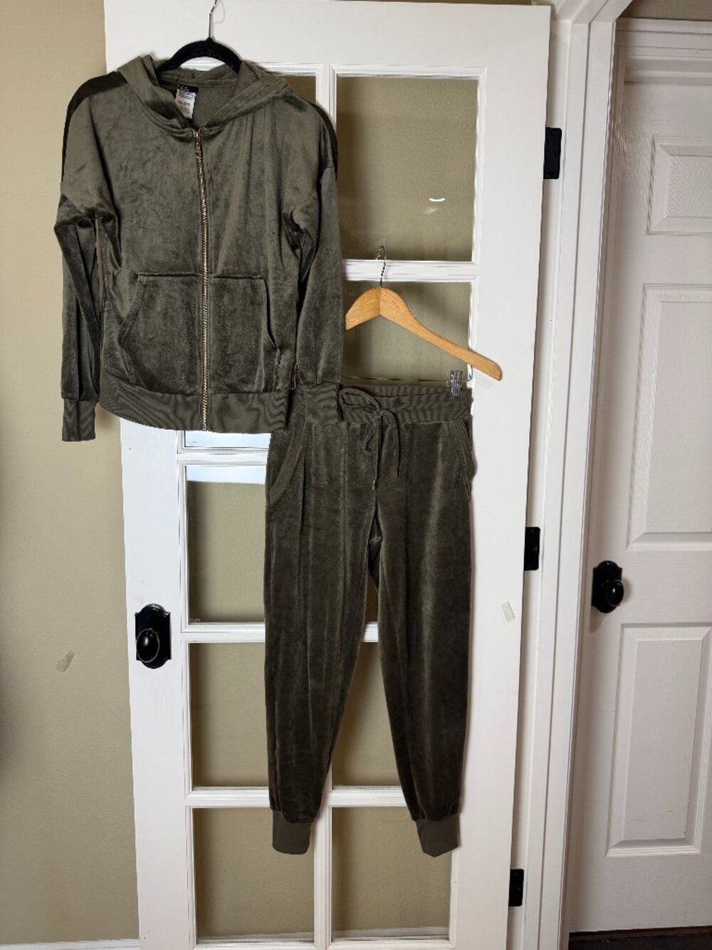 Felina Olive Green Super Soft Velour 2 Piece Loungewear Set Size XS